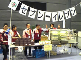 お弁当・軽食・各種ドリンク・ルミカライト等のイベントグッズも多々取り揃えております。